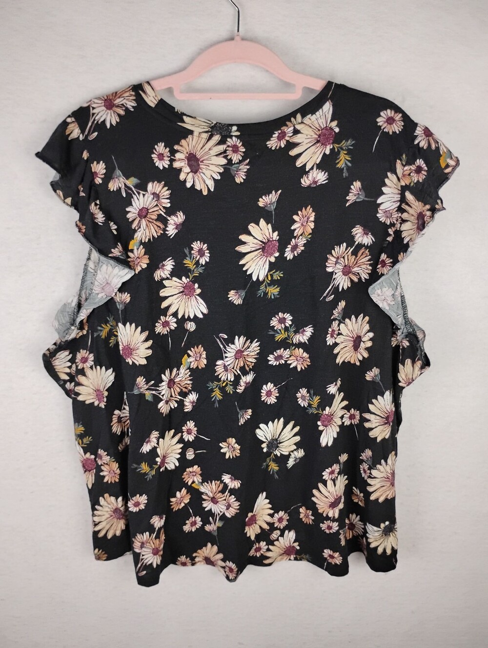 Maurices Short Sleeve blouse Black with Cream Daisy Print Size 3X - Picture 3 of 5